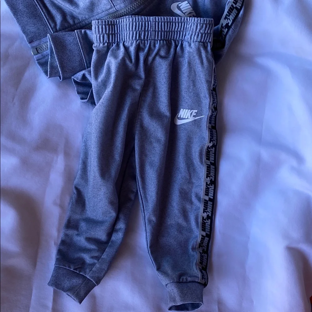 Nike Kids' Gray Tracksuit with Logo Size 18 months - Picture 5 of 8